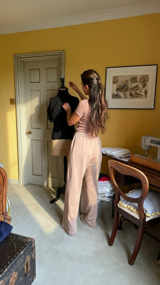 WIDE-LEG TROUSERS WITH ELASTIC WAISTBAND