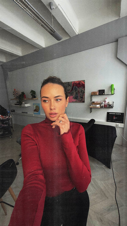 ESSENTIAL COTTON TURTLENECK