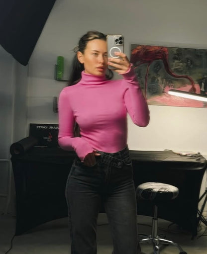 ESSENTIAL COTTON TURTLENECK